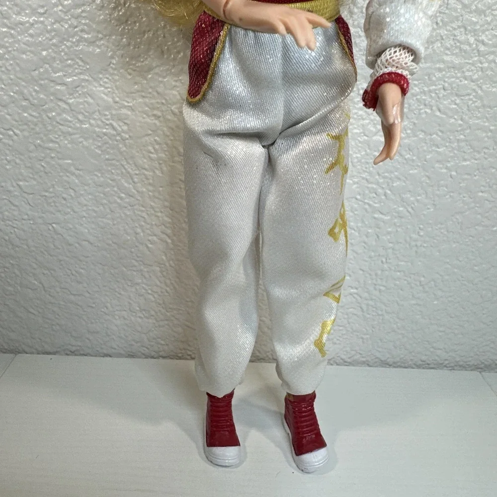 Disney Zombies 4 Dawn of the Vampires Nova‎ Bright Barbie Doll New Loose